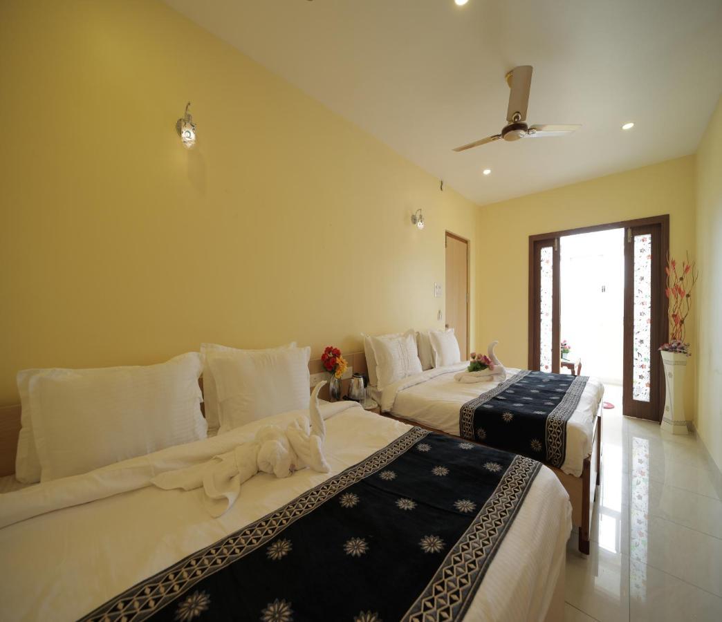Nadanam Inn Пондичери Екстериор снимка