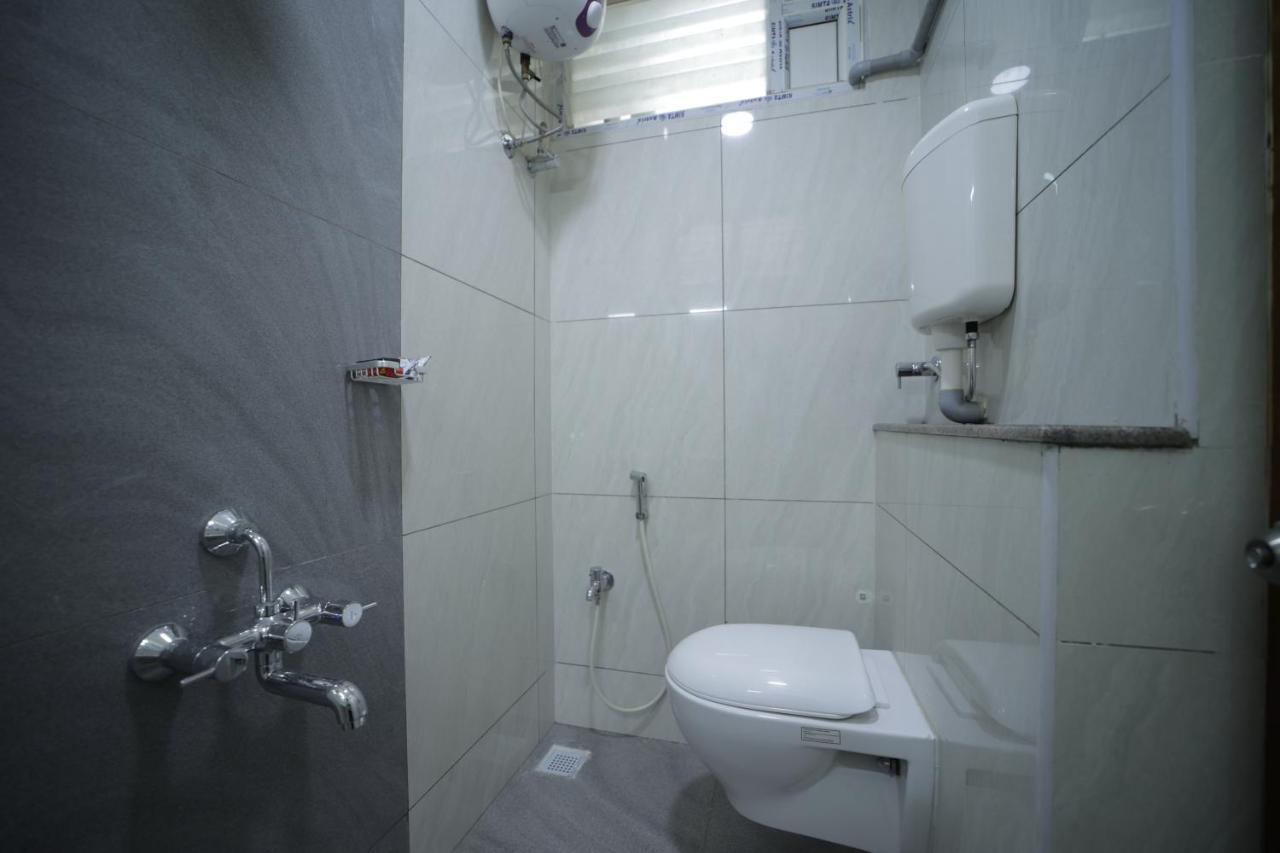 Nadanam Inn Пондичери Екстериор снимка