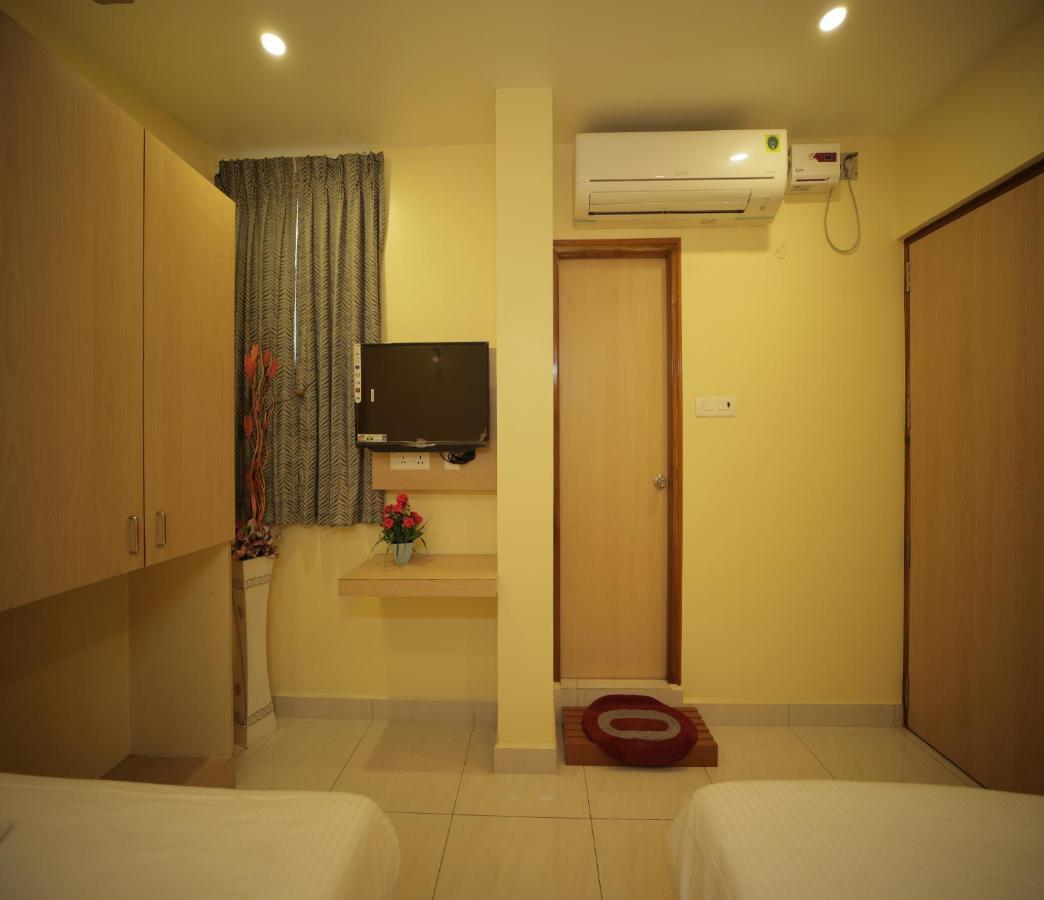 Nadanam Inn Пондичери Екстериор снимка