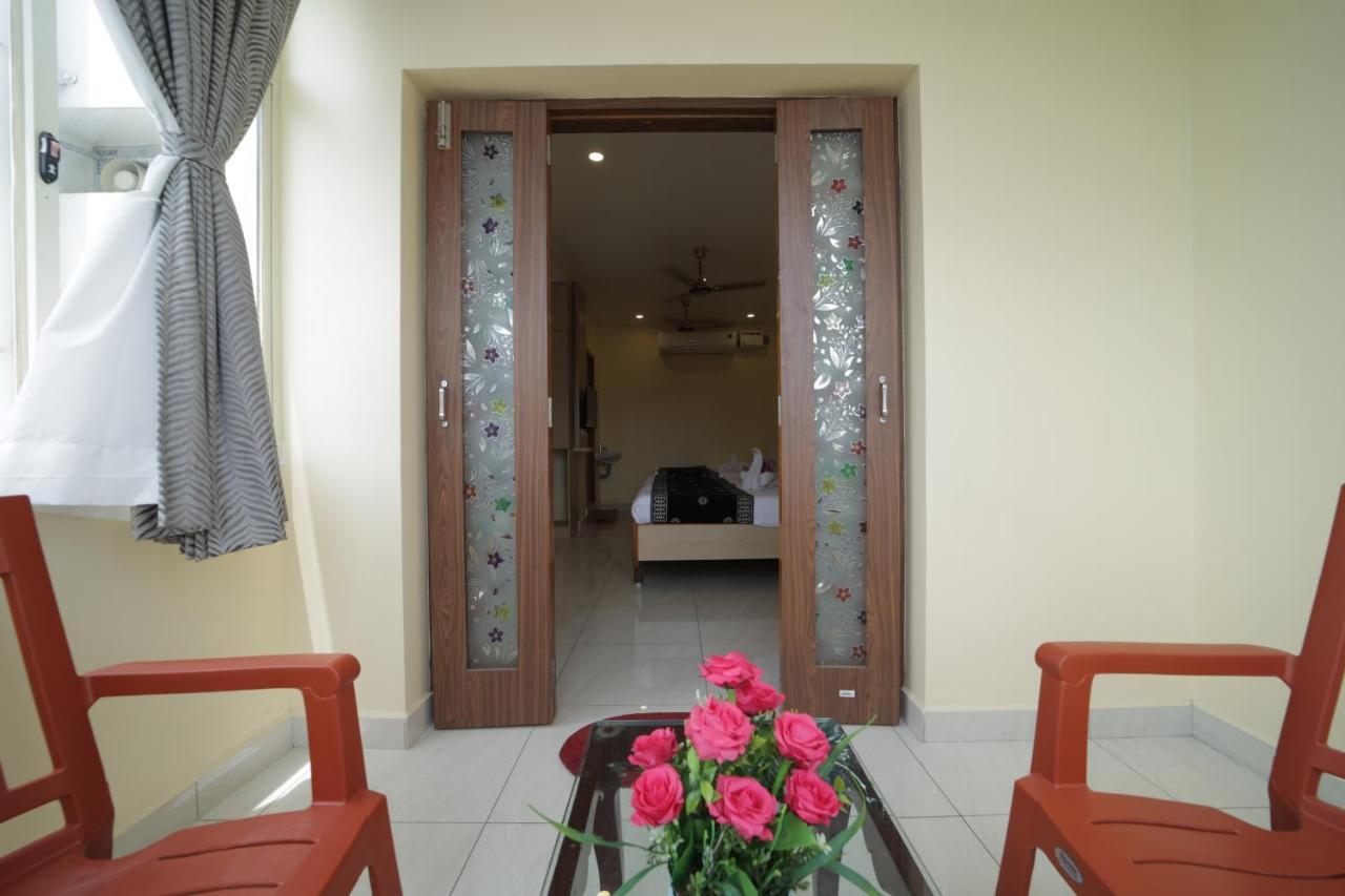 Nadanam Inn Пондичери Екстериор снимка