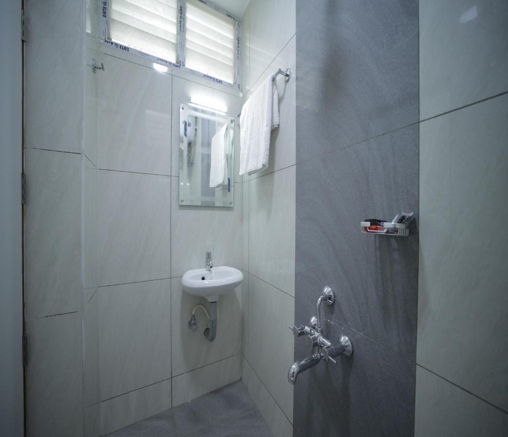 Nadanam Inn Пондичери Екстериор снимка