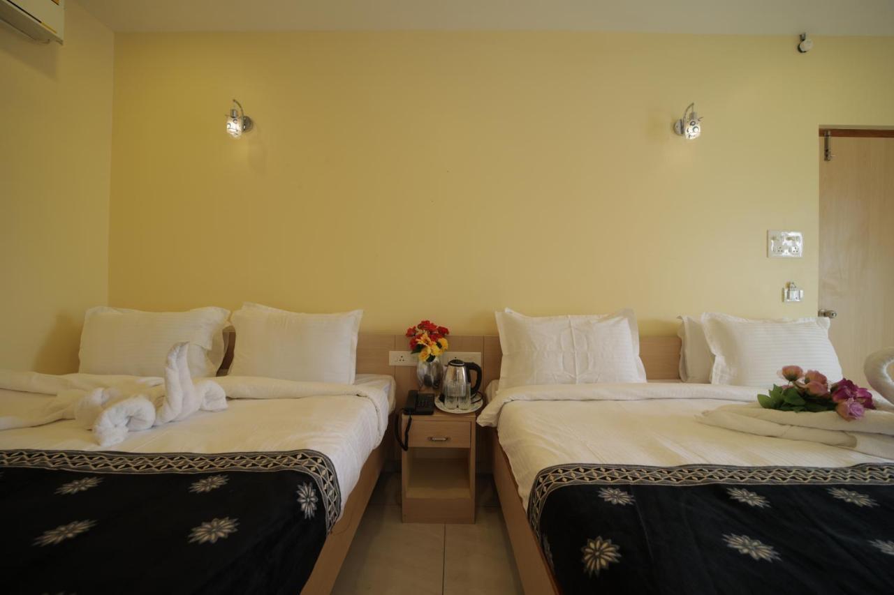 Nadanam Inn Пондичери Екстериор снимка
