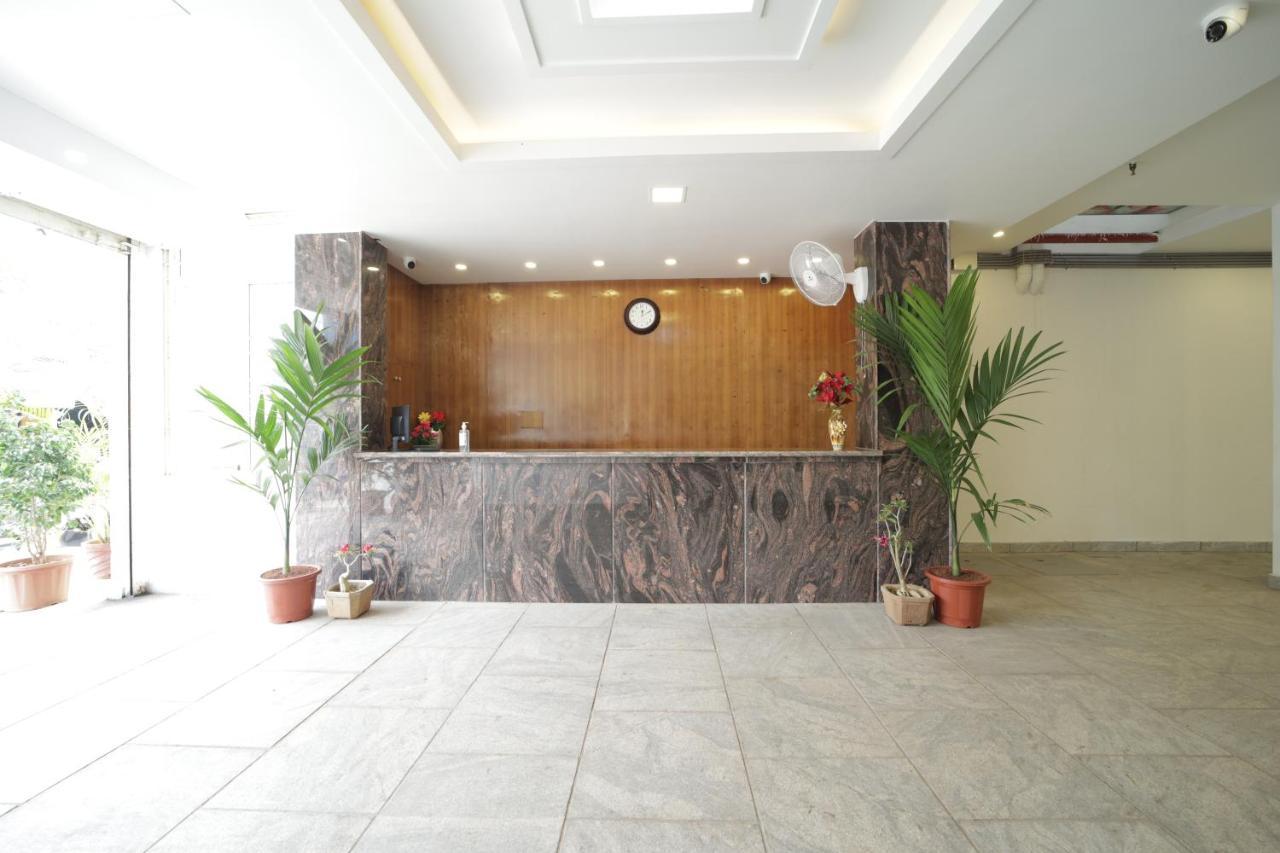 Nadanam Inn Пондичери Екстериор снимка